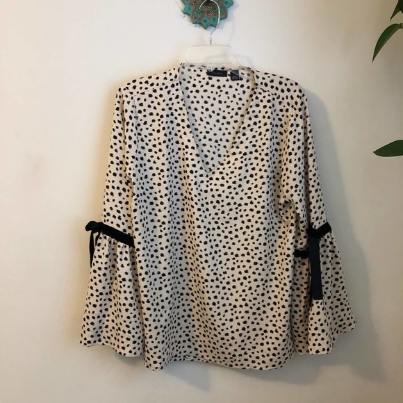 Halogen bell sleeve velvet tie top beige black 1X - Picture 2 of 5